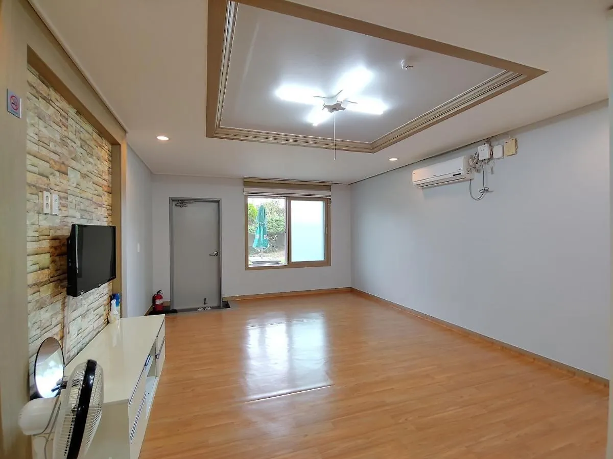 Jeju Oreum Pension