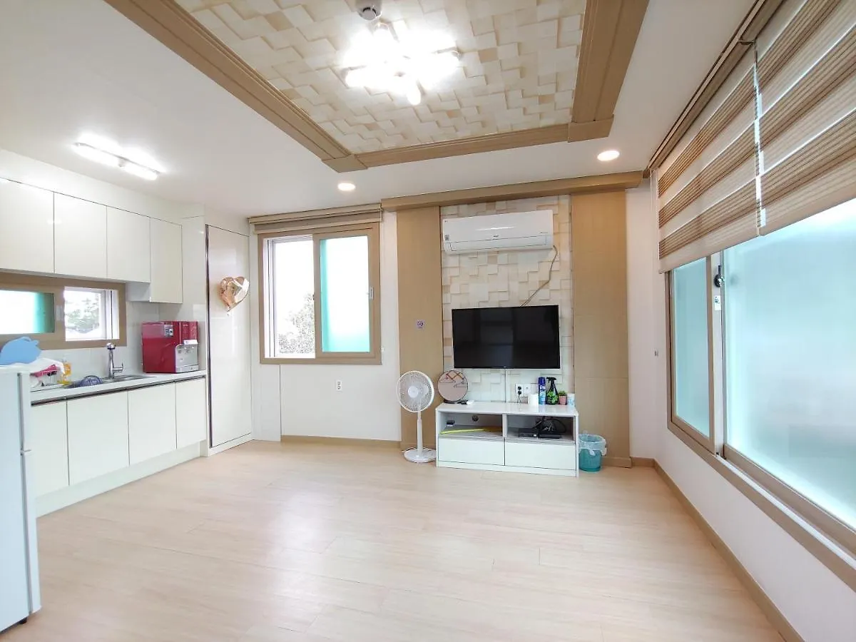 Jeju Oreum Pension 0*,