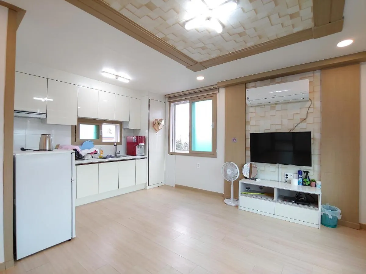 Jeju Oreum Pension 0*,